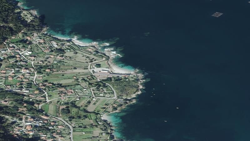 Vista aérea de Playa de Alada en Cangas, Pontevedra