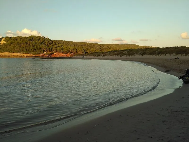 Playa Algaiarens en Ciutadella de Menorca, Islas Baleares — foto 6 de 10