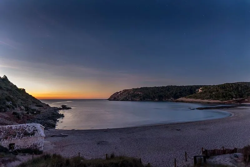 Playa Algaiarens en Ciutadella de Menorca, Islas Baleares — foto 8 de 10
