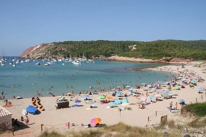 Playa Algaiarens en Ciutadella de Menorca, Islas Baleares — foto 5 de 10