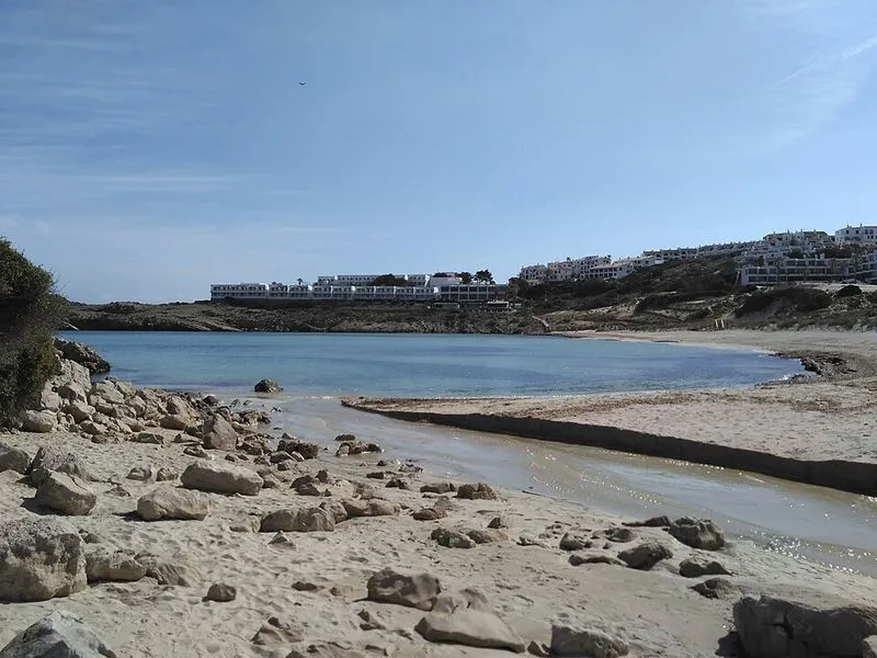 Playa Arenal de S'Olla de Son Saura en Es Mercadal, Islas Baleares — foto 6 de 8