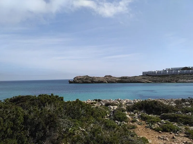 Playa Arenal de S'Olla de Son Saura en Es Mercadal, Islas Baleares — foto 8 de 8