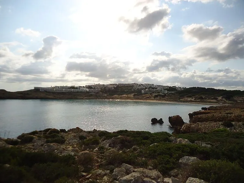 Playa Arenal de S'Olla de Son Saura en Es Mercadal, Islas Baleares — foto 3 de 8