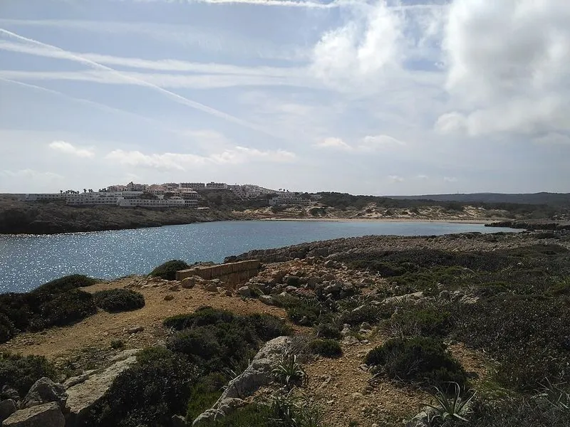 Playa Arenal de S'Olla de Son Saura en Es Mercadal, Islas Baleares — foto 5 de 8