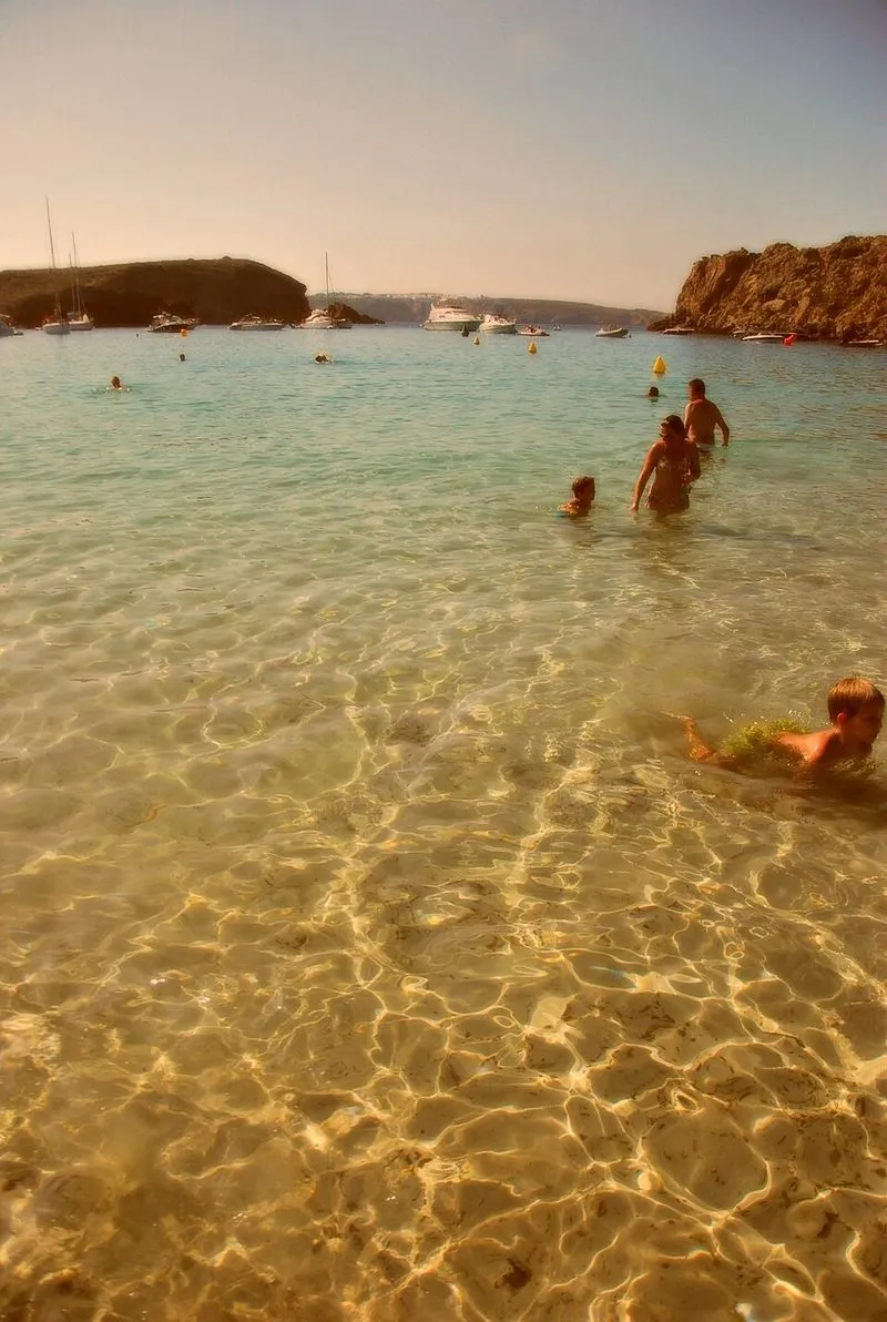 Playa Arenal d'en Castell en Es Mercadal, Islas Baleares — foto 3 de 5