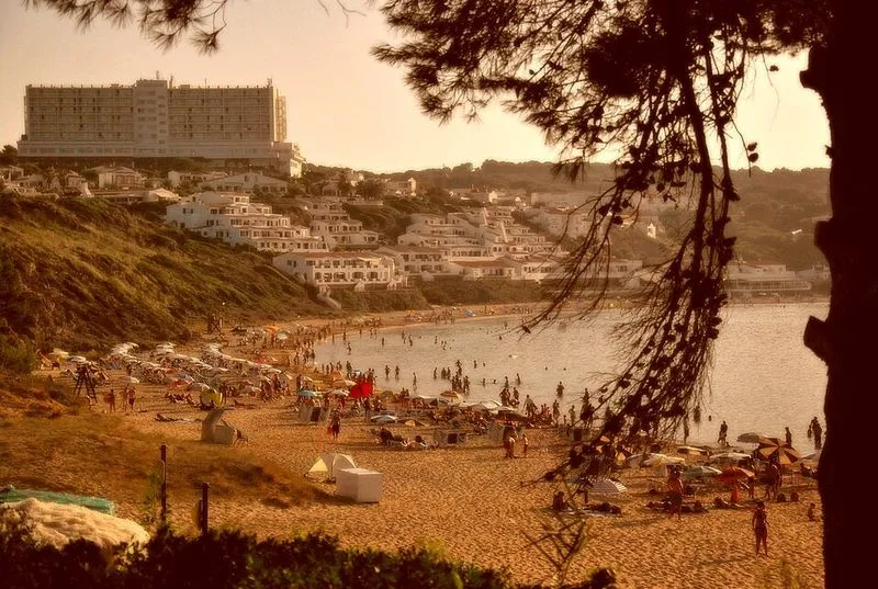 Playa Arenal d'en Castell en Es Mercadal, Islas Baleares — foto 4 de 5
