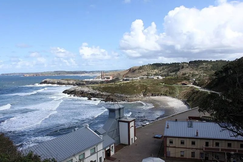 Playa de Arnao en Castrillón, Asturias — foto 4 de 6