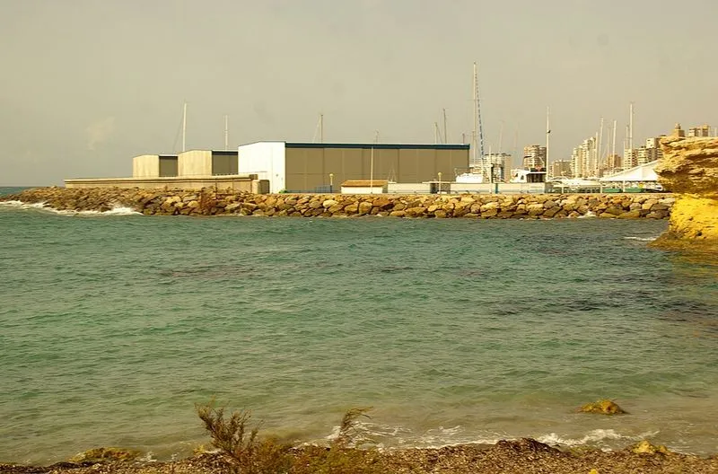 Playa Banyets de la Reina en El Campello, Alicante — foto 4 de 5