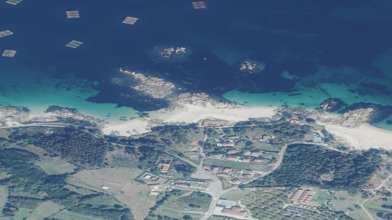 Vista aérea de Playa Barcela en O Grove, Pontevedra