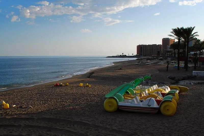 Playa de Bil Bil en Benalmádena, Málaga — foto 1 de 2