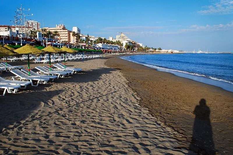 Playa de Bil Bil en Benalmádena, Málaga — foto 2 de 2