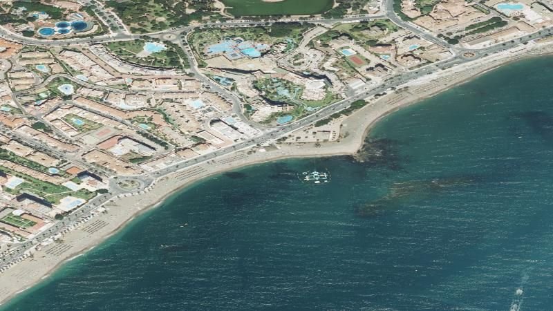 Vista aérea de Playa de Bil Bil en Benalmádena, Málaga