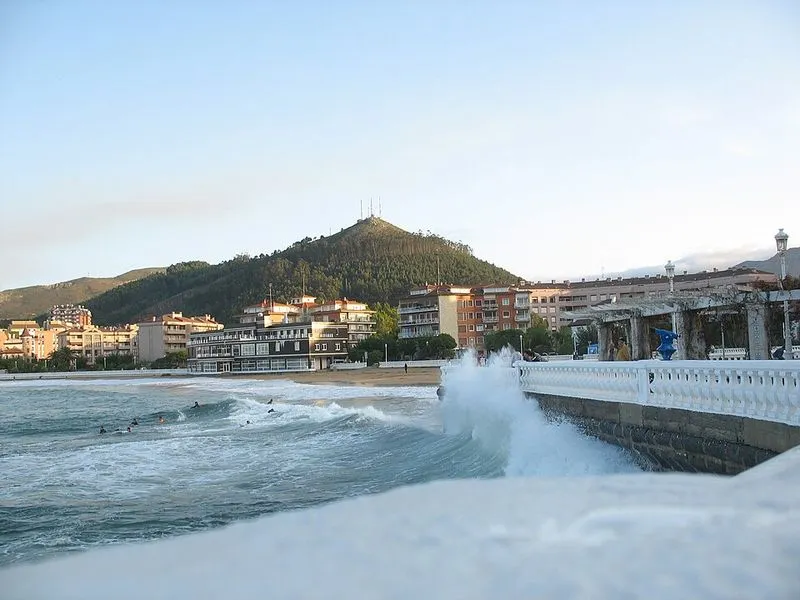 Playa Brazomar en Castro-Urdiales, Cantabria — foto 2 de 3