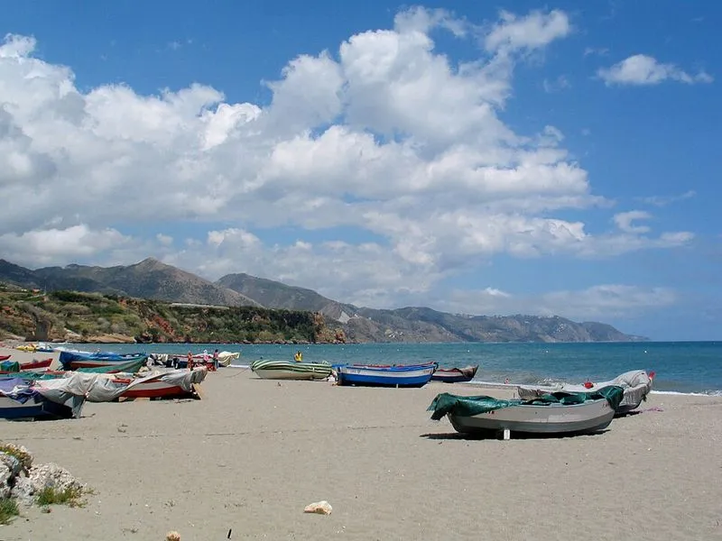 Playa Burriana en Nerja, Málaga — foto 9 de 9