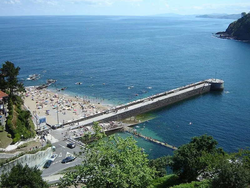 Playa de Burumendi en Mutriku, Guipúzcoa — foto 2 de 3