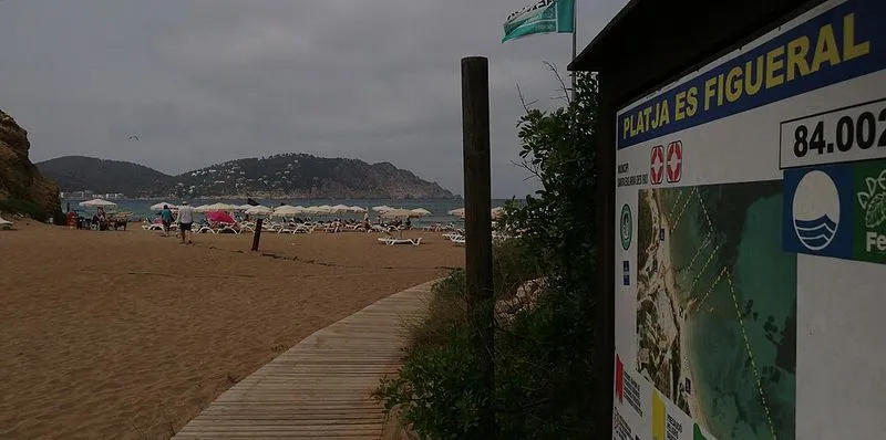 Playa Cala de S'Aigua Blanca en Santa Eulalia del Río, Islas Baleares — foto 2 de 3