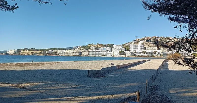 Playa Cala de Santa Ponça en Calvià, Islas Baleares — foto 3 de 11