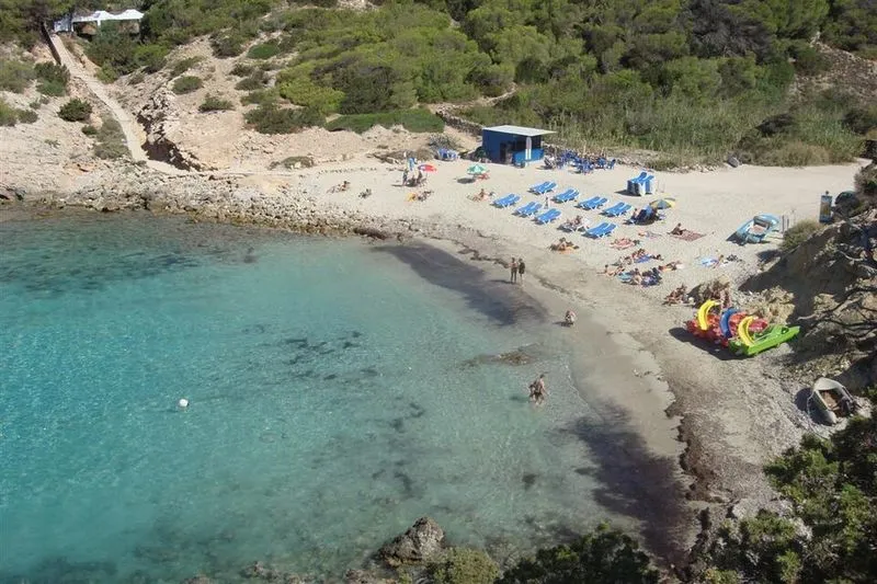 Playa Cala Llentia en Sant Josep de sa Talaia, Islas Baleares — foto 4 de 9