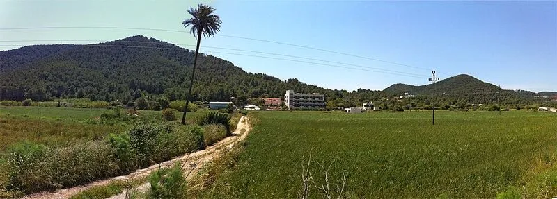 Playa Cala Llonga en Santa Eulalia del Río, Islas Baleares — foto 2 de 5