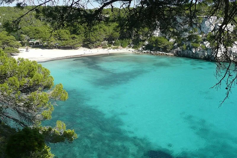 Cala Macarella en Ciutadella de Menorca, Islas Baleares — foto 2 de 14