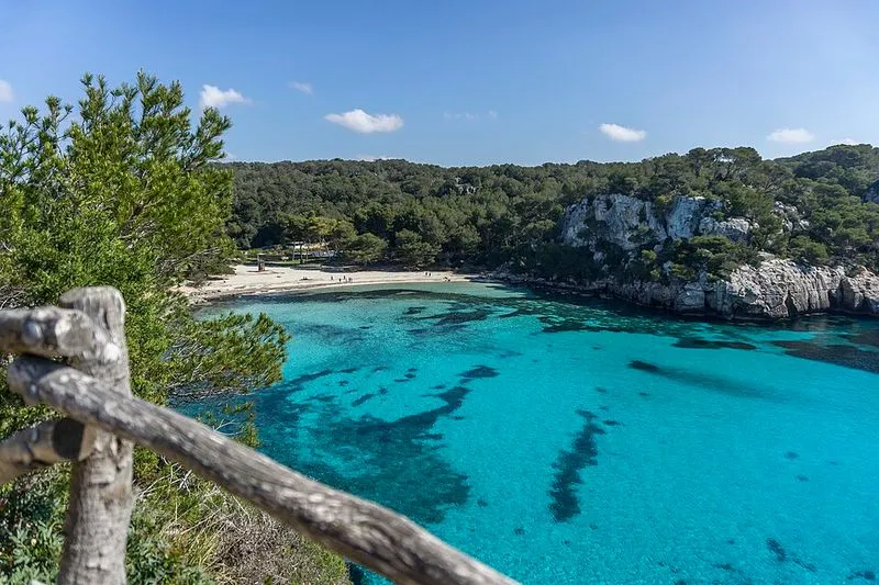 Cala Macarella en Ciutadella de Menorca, Islas Baleares — foto 8 de 14