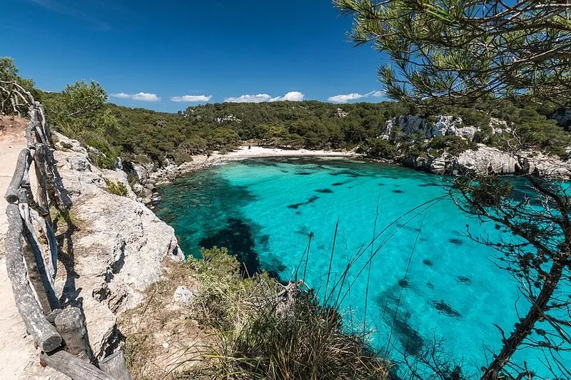 Cala Macarella en Ciutadella de Menorca, Islas Baleares — foto 6 de 14