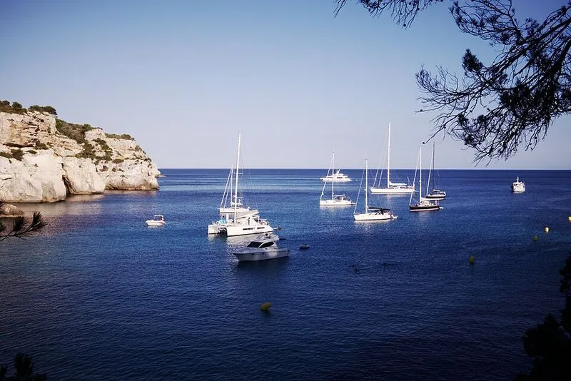 Cala Macarella en Ciutadella de Menorca, Islas Baleares — foto 4 de 14