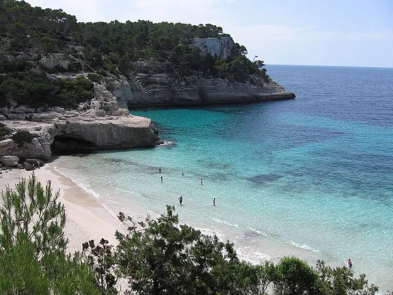 Playa Cala Mitjana en Ferreries, Islas Baleares — foto 2 de 10