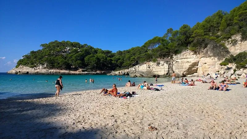 Playa Cala Mitjana en Ferreries, Islas Baleares — foto 4 de 10