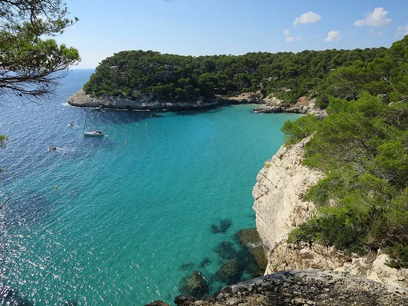 Playa Cala Mitjana en Ferreries, Islas Baleares — foto 6 de 10