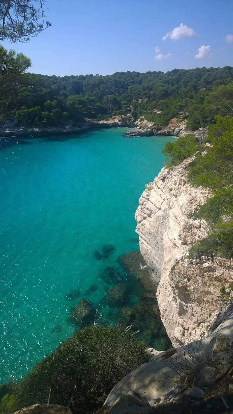 Playa Cala Mitjana en Ferreries, Islas Baleares — foto 8 de 10