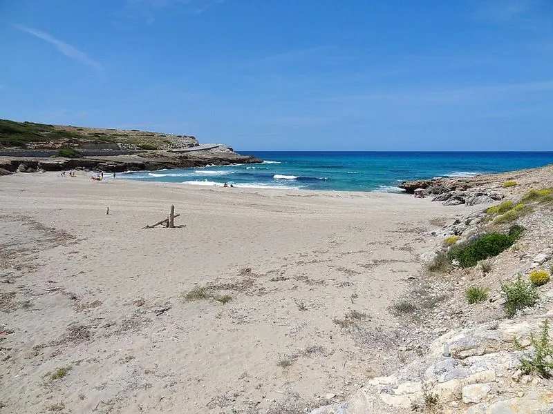Playa Cala Mitjana en Ferreries, Islas Baleares — foto 7 de 10
