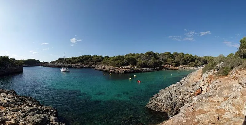 Cala Mitjana en Felanitx, Islas Baleares — foto 11 de 14