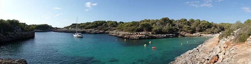 Cala Mitjana en Felanitx, Islas Baleares — foto 3 de 14