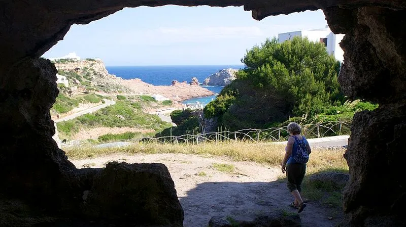 Playa Cala Morell en Ciutadella de Menorca, Islas Baleares — foto 9 de 11