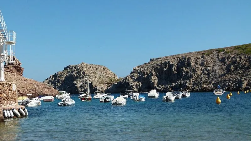 Playa Cala Morell en Ciutadella de Menorca, Islas Baleares — foto 3 de 11