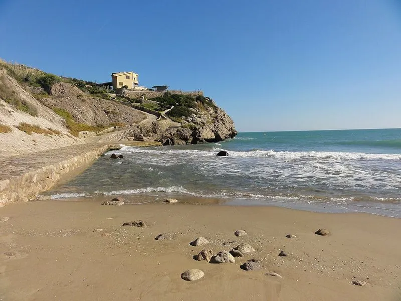 Playa Cala Morisca en Sitges, Barcelona — foto 2 de 7
