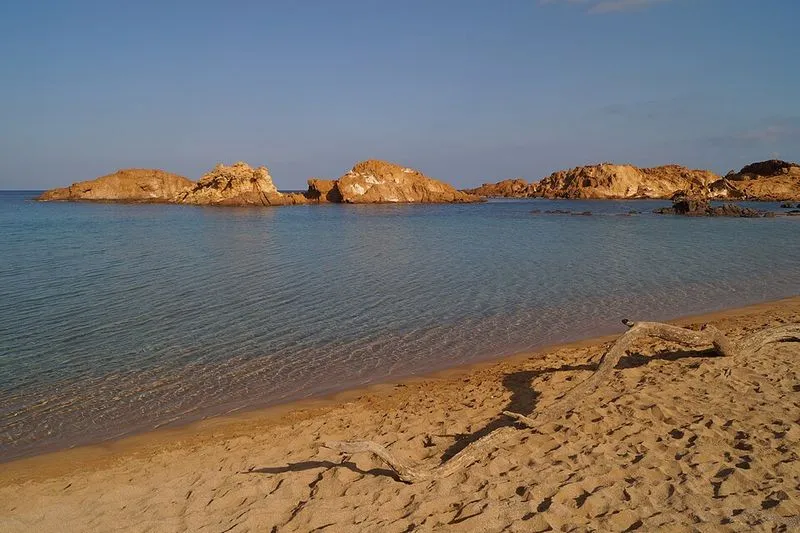 Playa Cala Pregonda en Es Mercadal, Islas Baleares — foto 9 de 10