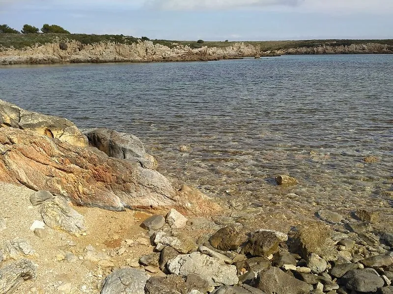 Playa Cala Pudent en Es Mercadal, Islas Baleares — foto 6 de 10