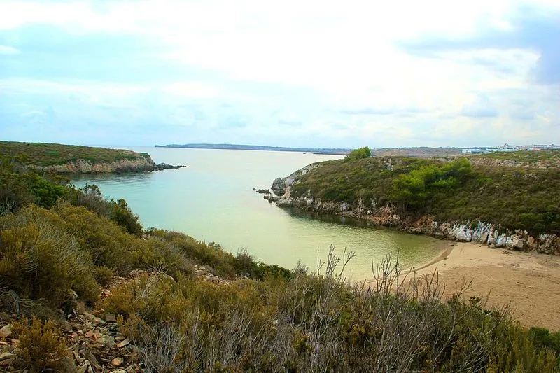 Playa Cala Pudent en Es Mercadal, Islas Baleares — foto 3 de 10