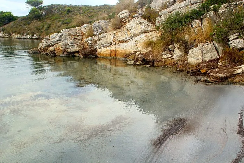 Playa Cala Pudent en Es Mercadal, Islas Baleares — foto 7 de 10