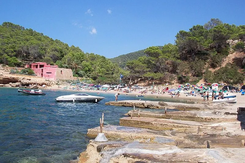 Playa Cala Saladeta en Sant Antoni de Portmany, Islas Baleares — foto 7 de 10