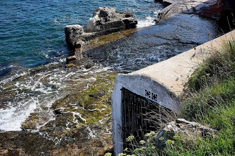 Cala Sant Esteve en Es Castell, Islas Baleares — foto 5 de 6