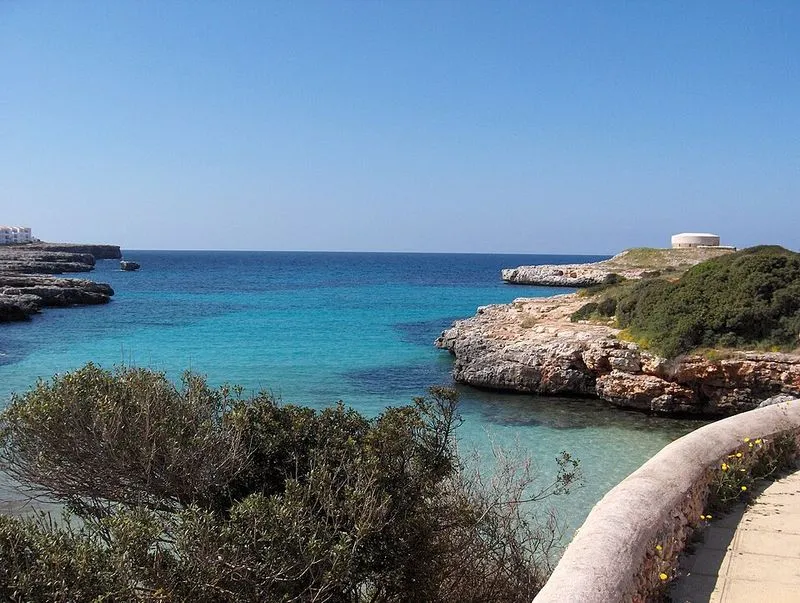 Playa Cala Santandria en Ciutadella de Menorca, Islas Baleares — foto 8 de 8
