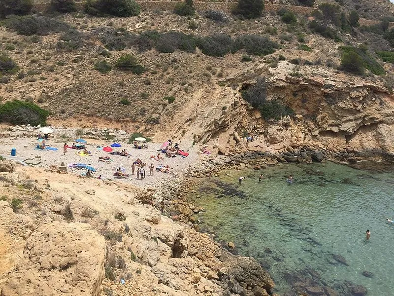 Playa Cala Tío Ximo en Benidorm, Alicante — foto 2 de 5