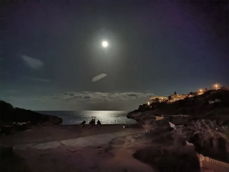 Playa Cala Tropicana en Manacor, Islas Baleares — foto 4 de 5