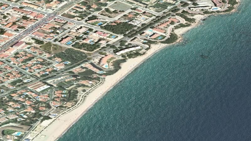 Vista aérea de Playa de Calas de los Angeles y del Pescador en Mont-roig del Camp, Tarragona