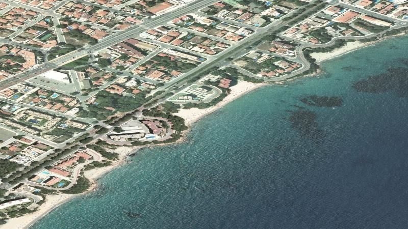 Vista aérea de Playa de Calas Misteri y Santa Fe en Mont-roig del Camp, Tarragona