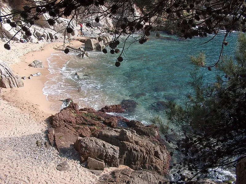 Playa Caleta d'en Trons en Lloret de Mar, Gerona — foto 3 de 7