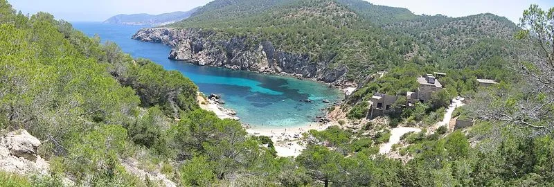 Playa Caló d'En Serra en Sant Joan de Labritja, Islas Baleares — foto 2 de 5